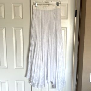Alice + Olivia white pleated maxi skirt size 6